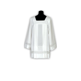 Empiècement en georgette surplombant