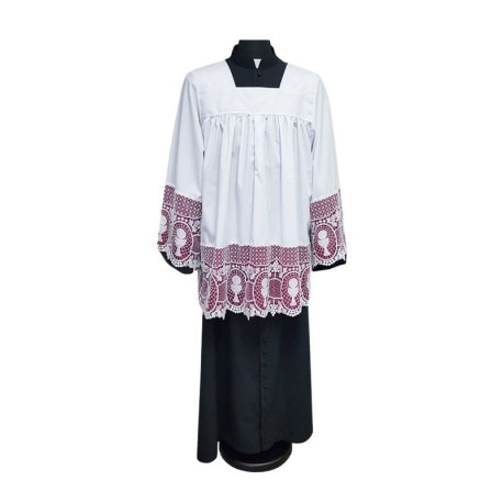 Surplis de prêtre avec guipure et dentelle élégantes