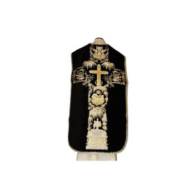 Chasuble romaine brodée en noir, Alpha et Oméga (63)