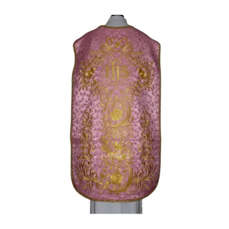Chasuble romaine brodée rose IHS (69)