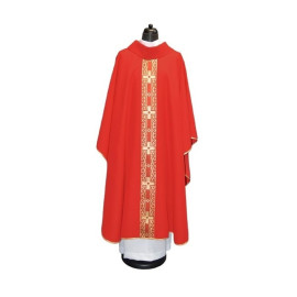 Chasuble avec croix rouge