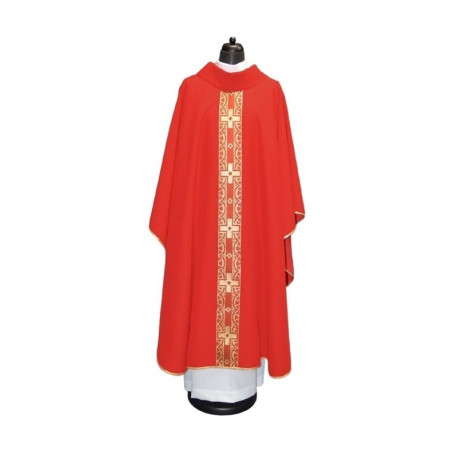 Chasuble avec croix rouge