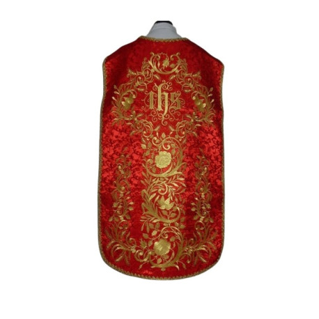 Chasuble romaine brodée rouge IHS (72)