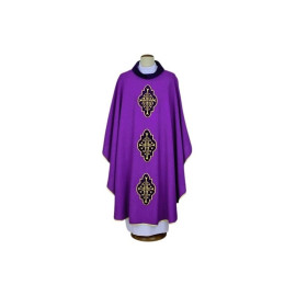 Chasuble violette avec applications de velours brodé (12)