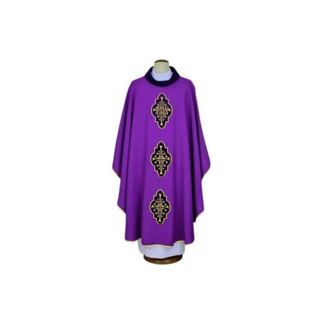 Chasuble violette avec applications de velours brodé (12)