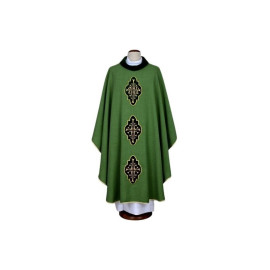 Chasuble verte avec applications de velours brodé (12)