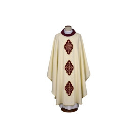 Chasuble écrue avec applications de velours brodé (12)
