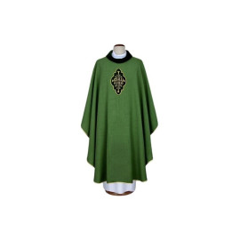 Chasuble verte avec application de velours brodé (13)