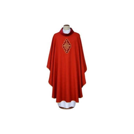 Chasuble rouge avec application de velours brodé (13)