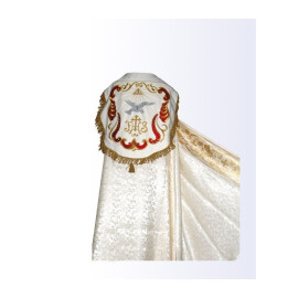 Couleur de la robe blanc/écru avec bande dorée + étole