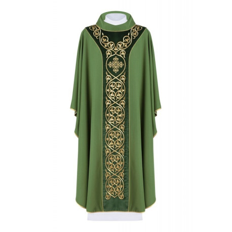 Chasuble décorée de broderies sur velours - vert (H43)