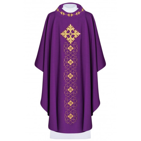 Chasuble richement brodée, pierres décoratives - violet (H67)
