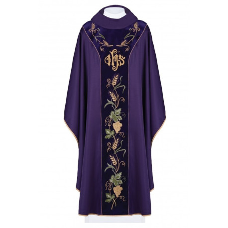Chasuble richement brodée d'IHS et de raisins - violet (H105)