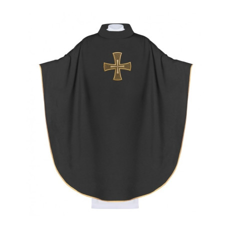 Chasuble brodée du symbole de la croix - noir (H126)